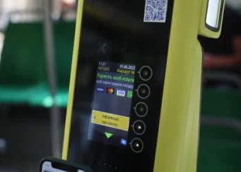 Знижку на оплату проїзду картками VISA в маршрутках Львова продовжили на місяць