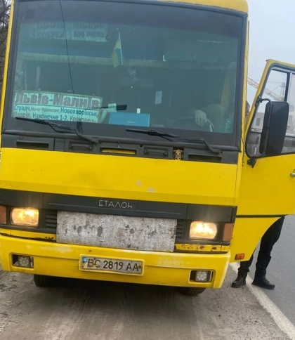Звільнили водія маршрутки, який ледь не збив людей на переході у Львові
