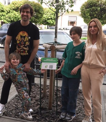 Актор Олексій Гнатковський висадив іменне дерево у Львові на підтримку ЗСУ