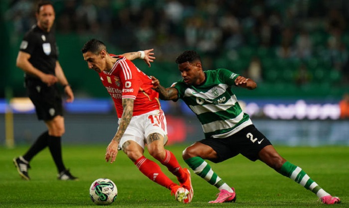 «Бенфика» проиграла в принципиальном поединке «Спортингу»