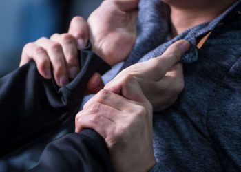 Через неправильне паркування в Дніпрі побилися двоє чоловіків: справа закінчилася судом | АВТО НОВИНИ |