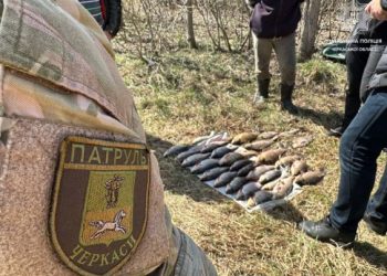 Черкаський водний патруль продовжує виявляти осіб, які здійснюють, ймовірно, незаконний вилов риби — Новости Черкасс