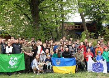 «Добро.Дій» та Superhumans посадили 400 дерев у Винниках