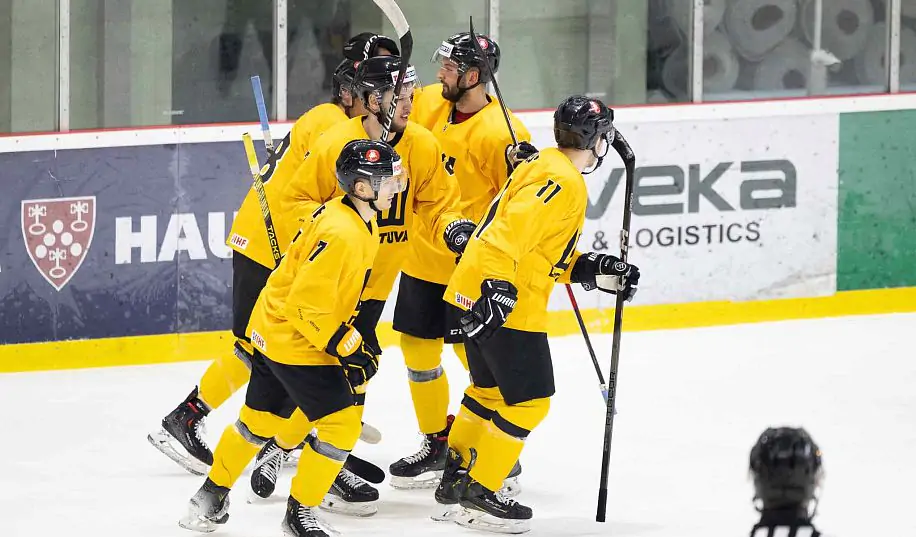 Головний конкурент збірної України стартував з перемоги на домашньому чемпіонаті світу