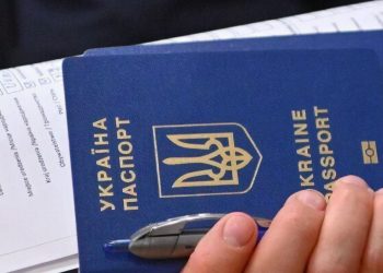 Кабмин запретил пересылать за границу паспорта для мужчин призывного возраста – Дніпро