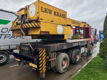 У пенсіонера з Львівщини на кордоні вилучили автокран – 01