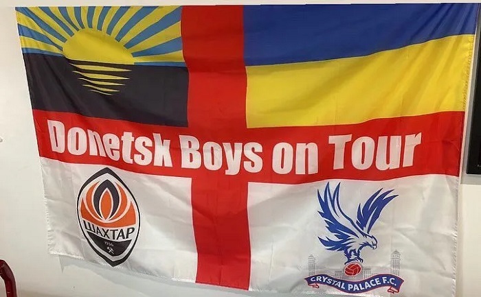 Перед матчем АПЛ у болельщика забрали украинский флаг