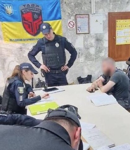 Патрульна поліція розшукала львів`янина, який посадив 9-річну доньку за кермо