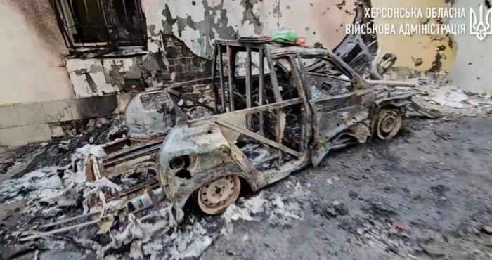 Наслідки обстрілів Херсона. Фото: Херсонська обласна військова адміністарція/Telegram.