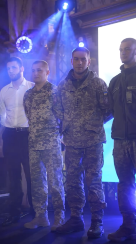 На вечірку запросили кількох військовослужбовців. Скриншот з відео