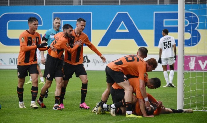 «Шахтер» дожал «Зарю» в большинстве, закрепившись в лидерах УПЛ