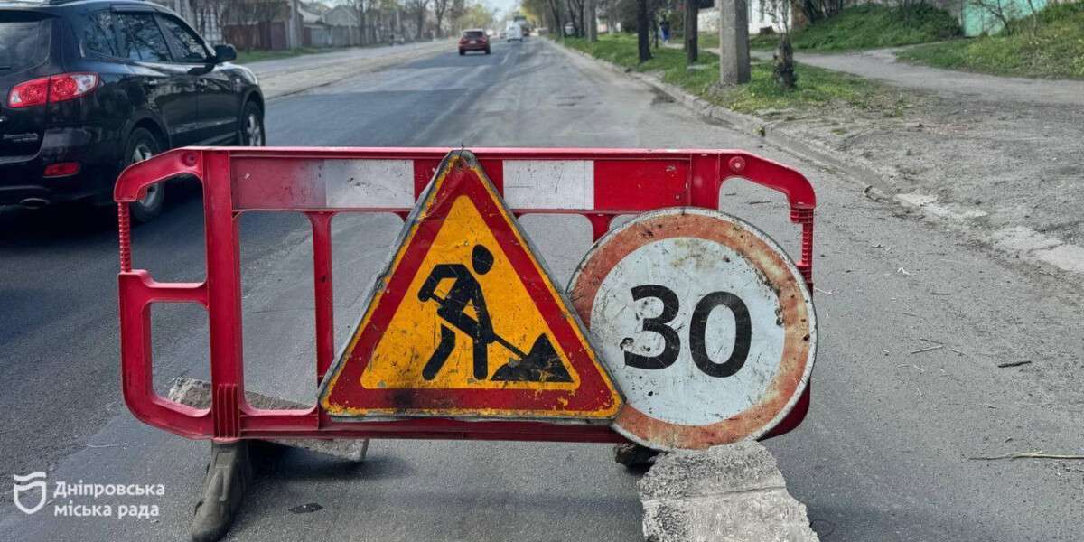 Прибирають ями