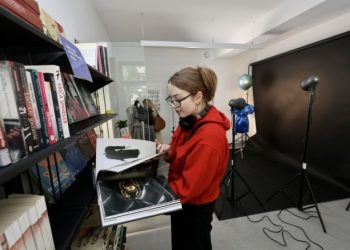У Львові відкрили нову бібліотеку із майстернею для шиття