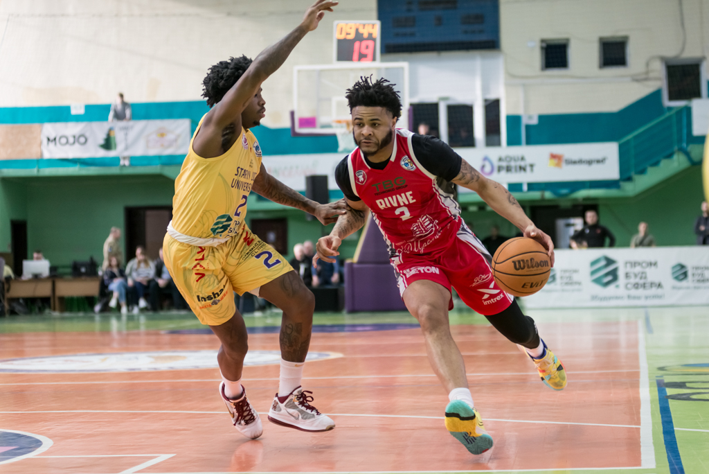 У захоплюючому протистоянні Рівне на виїзді переміг Старий Луцьк і вийшов до півфіналу Суперліги Favbet