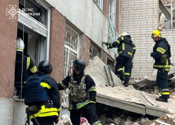 Удар по Чернігову 17 квітня – у ДСНС показали фото наслідків