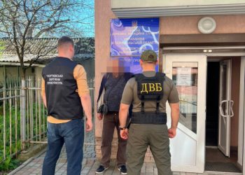 Вимагав гроші у турфірми – у Чорткові затримали чоловіка