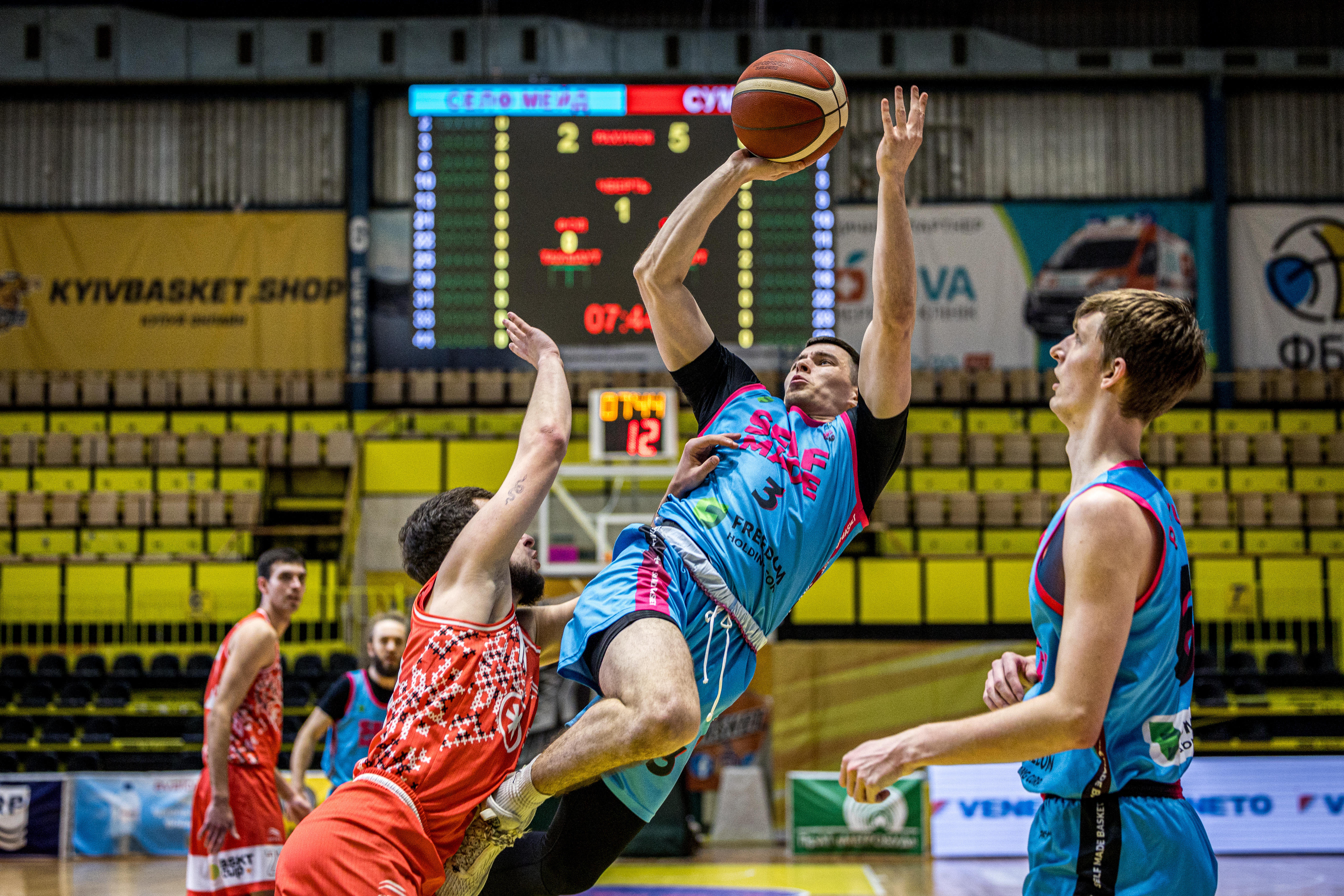 Вища ліга: СумДУ обіграв Селф Мейд, розгромні перемоги Прометея та Самбора