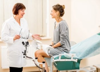 З якого віку і як часто треба відвідувати жіночого лікаря