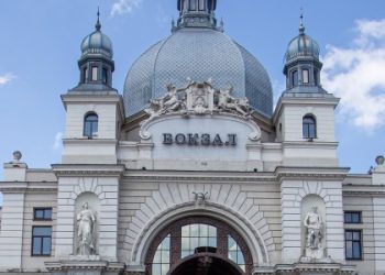 Залізничник зі Львова фотографував переміщення зброї