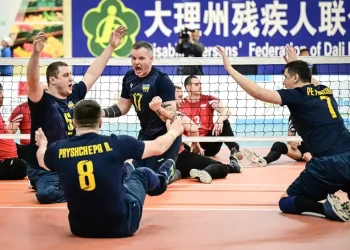 Збірна України з волейболу сидячи грає матчі кваліфікації за вихід на Паралімпіаду 2024 – Волейбол на “Чесно про спорт”