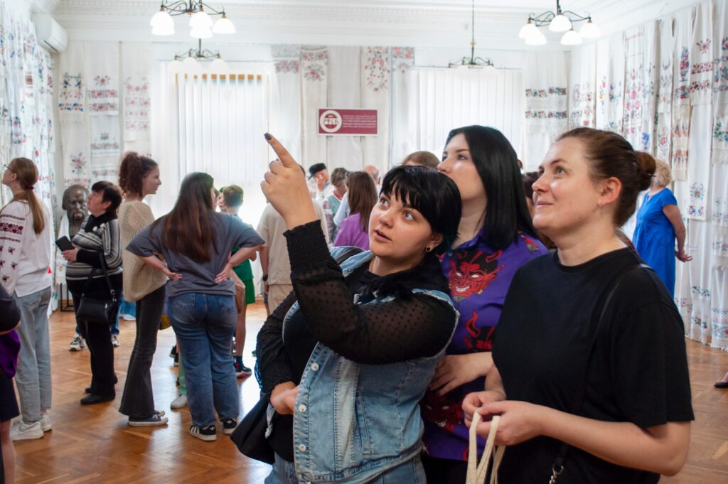 Виставка рушників у Черкасах
