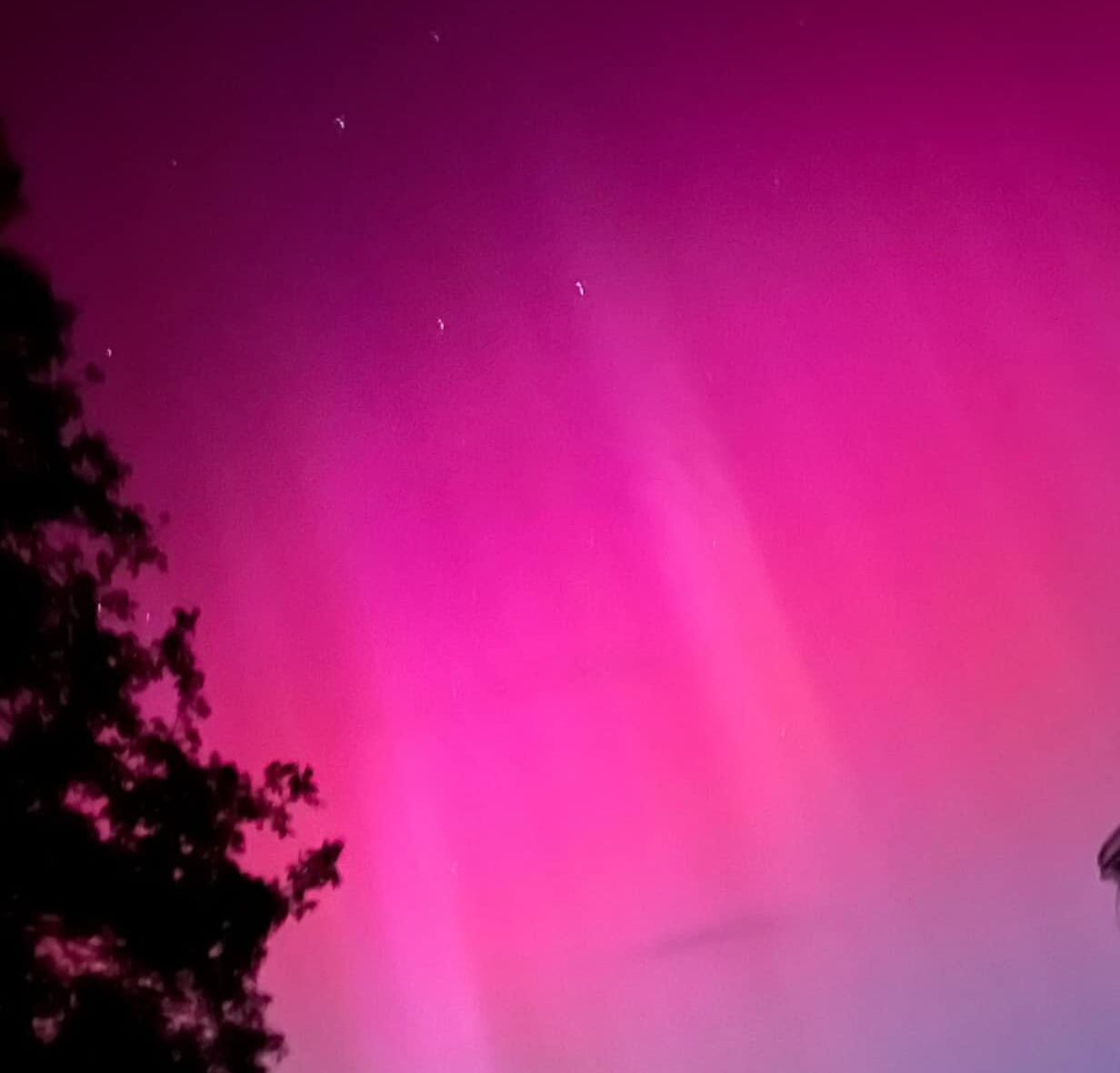 на Черкащині рожеве полярне сяйво