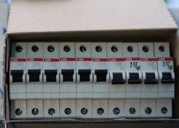 Как выбрать и купить автоматический выключатель дифференциального тока