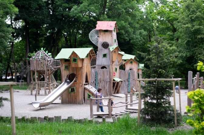 Лис Микита/Містобудування