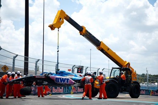 Пилоты предупреждали Ф-1 об опасном повороте, но их не послушали. Зато запретили пирсинг!