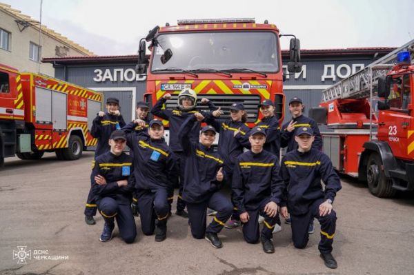 Юні рятувальники відвідали одну із пожежних частин міста і дізналися про будні вогнеборців
