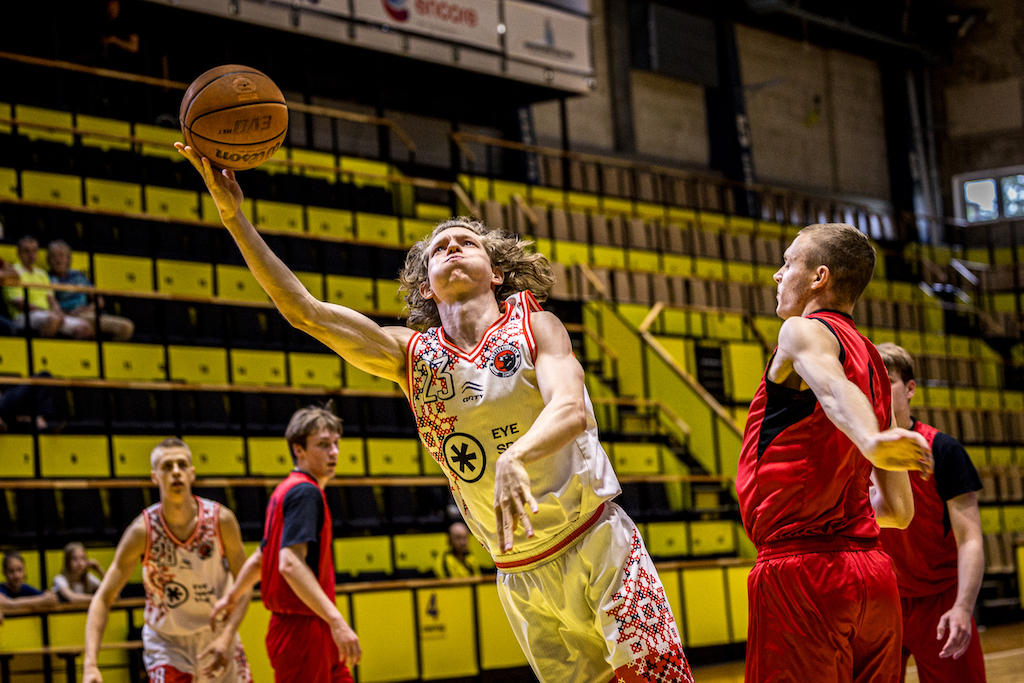 Перемоги Запоріжжя та СумДУ в 1/4 фіналу Молодіжної ліги: фотогалерея