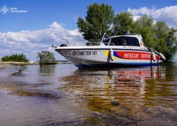 Пляжний сезон: у Черкасах водолази розпочали обстеження дна водойм  — Новости Черкасс