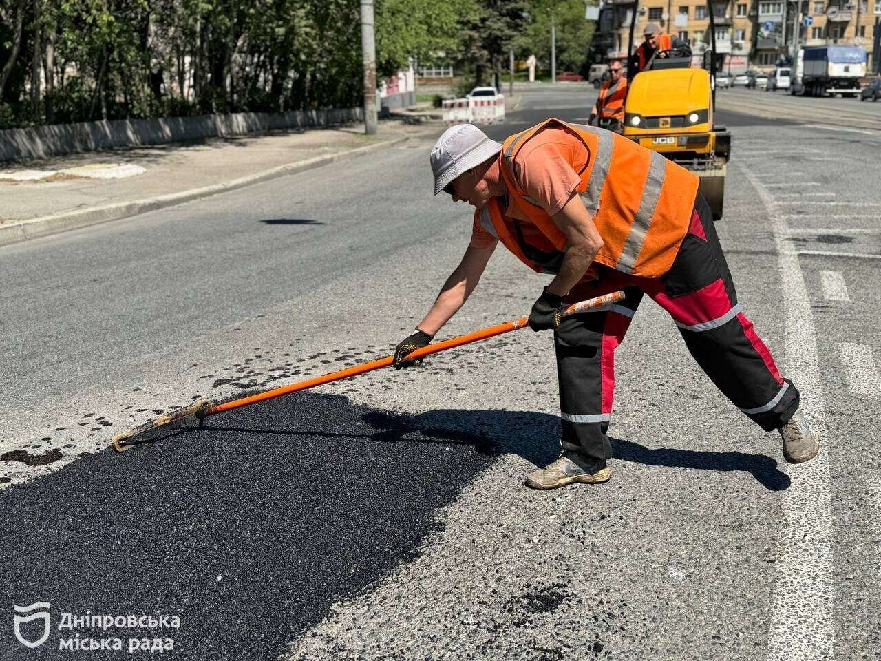 Заканчивает работы