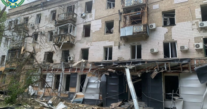 Наслідки обстрілів Херсона. Фото: Херсонська обласна прокуратура.