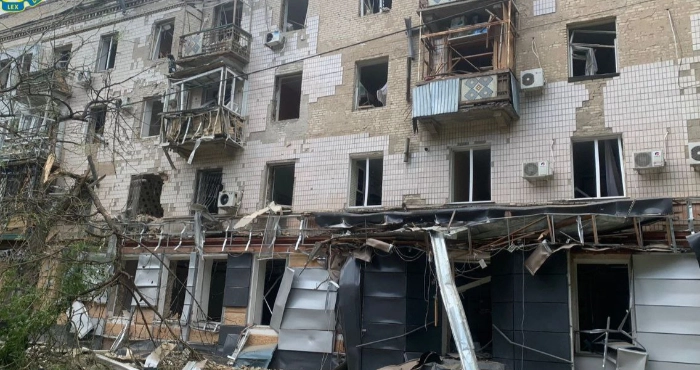 Наслідки обстрілів Херсона. Фото: Херсонська обласна прокуратура.