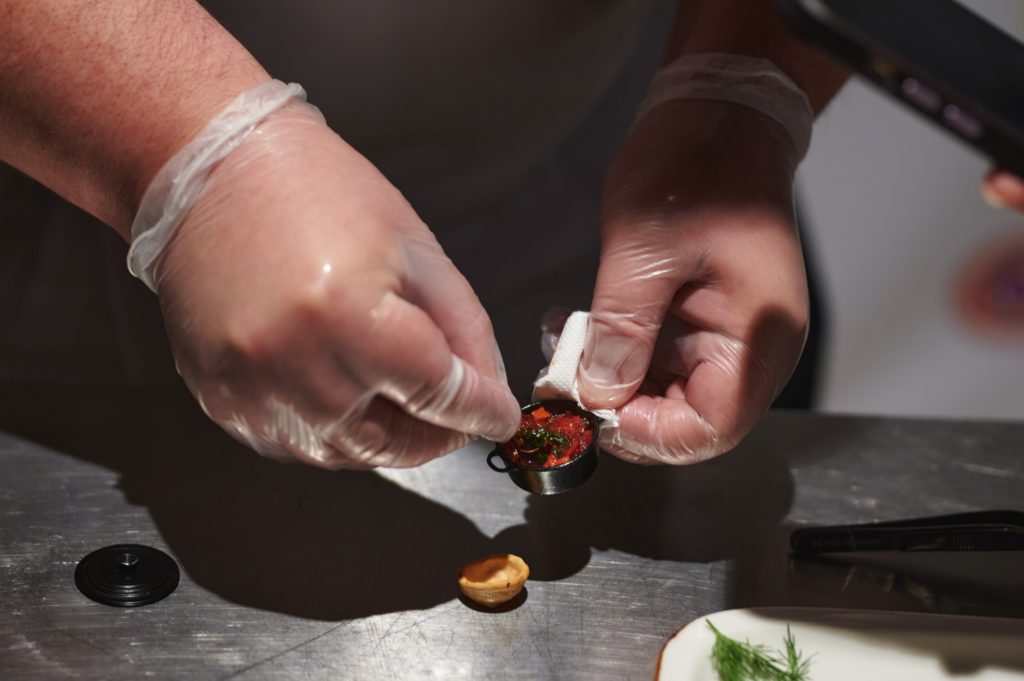 Новости Днепра про Самый маленький в истории: в Украине приготовили микроборщ