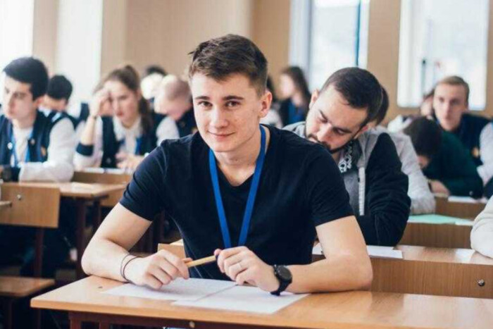 Новости Днепра про Студенты-мужчины из Днепра могут выезжать за границу: при каких условиях