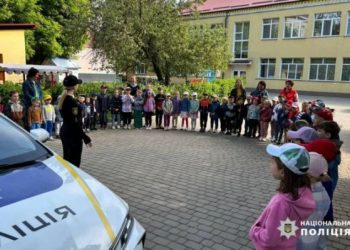 У Черкасах поліцейські навчали малечу правилам безпеки — Новости Черкасс