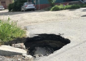 У Кременці на дорозі стався провал