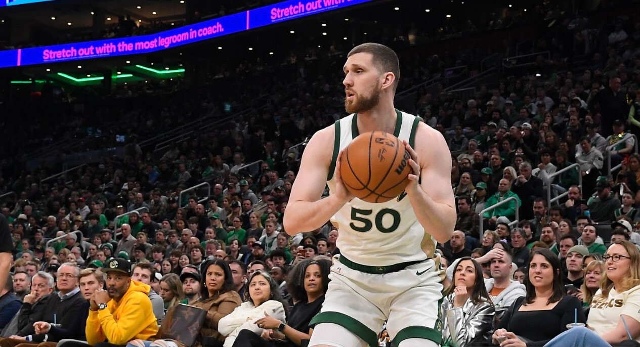 Українці за кордоном: Михайлюк провів рекордний матч в плей-оф НБА, Мироненко набрав 13 очок в Естонії