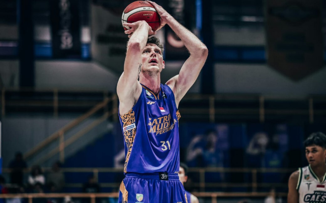 Артем Пустовий дебютував в чемпіонаті Індонезії з двох перемог 