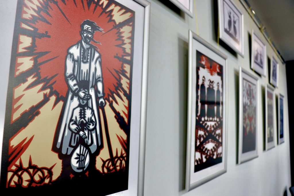 виставка картин у ЦНАП