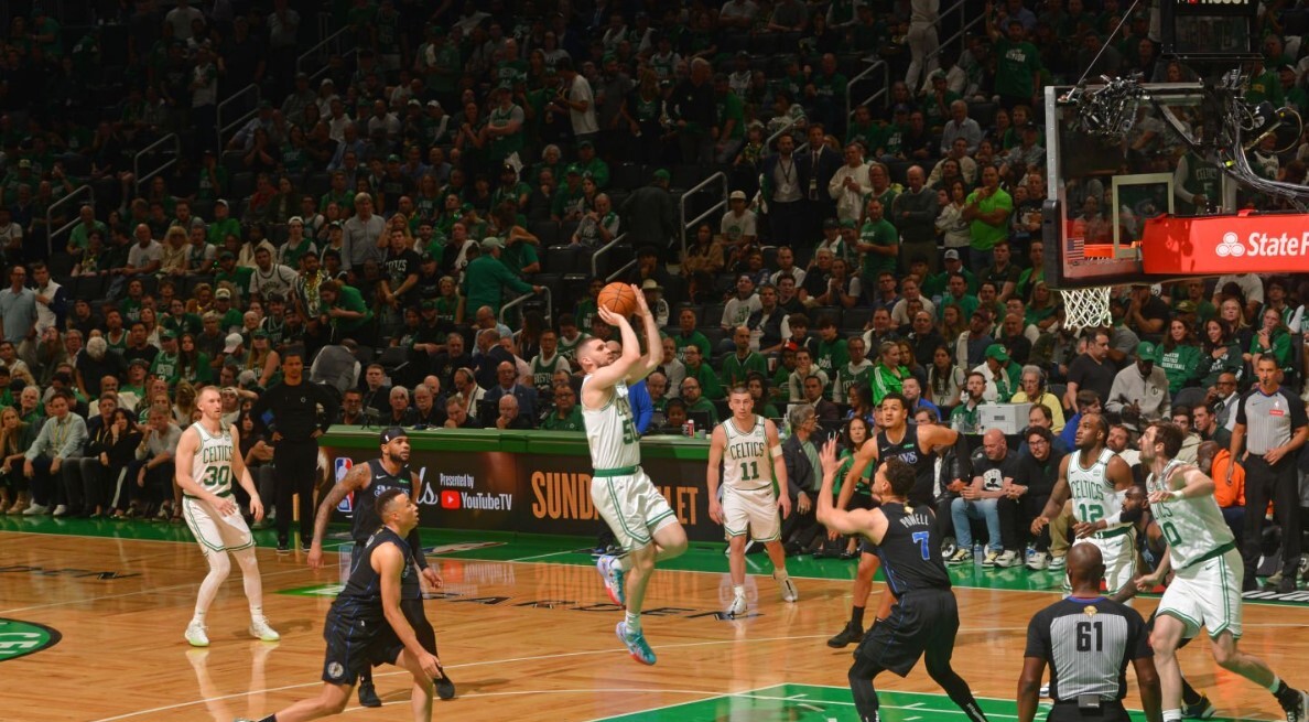 Бостон зі Святославом Михайлюком виграли перший матч фінальної серії НБА