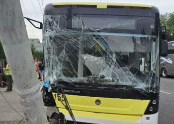 ДТП з тролейбусом у Львові: на Стрийській водій втратив керування