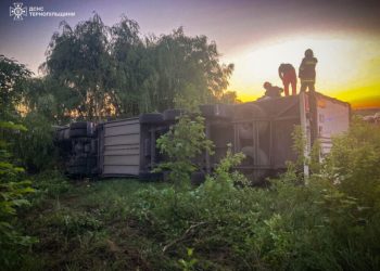 Фура перекинулась у Зборові на Тернопільщині