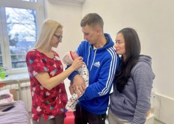 Львівські лікарі прооперували 4-місячну дівчинку з розщілиною губи. Фото до і після