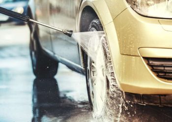 Миття автомобіля: які зони бояться вологи | АВТО НОВИНИ |