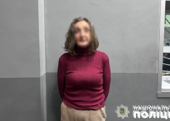 Может быть психически неуравновешенной: в Киеве задержали женщину, которая осквернила могилы защитников Украины – Дніпро