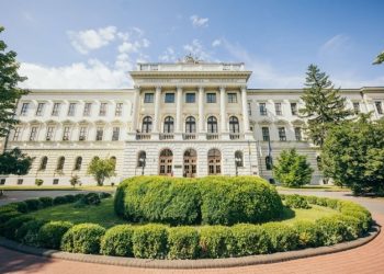 Один зі львівських університетів увійшов до трійки найкращих вишів України