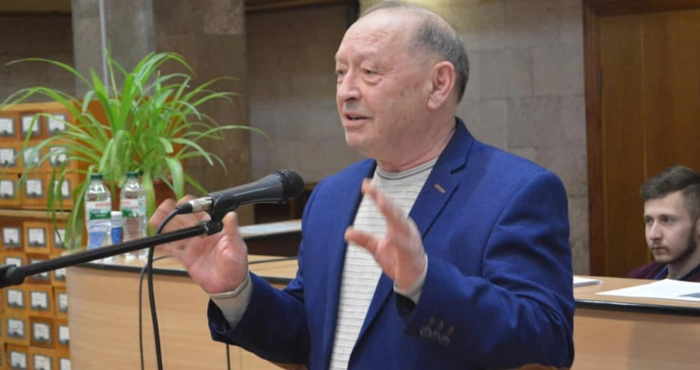 Федір Барулін під час виступу в бібліотеці